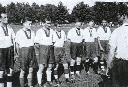 Elbląg, Najstarsze zdjęcie zawodników Olimpii ze zbiorów Sławomira Kapłona (czerwiec 1945 roku)