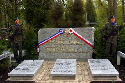 Elbląg, Wczoraj na cmentarzu przy ul. Agrykola odsłonięto tablicę pamiątkową "Poległym Za Francję"