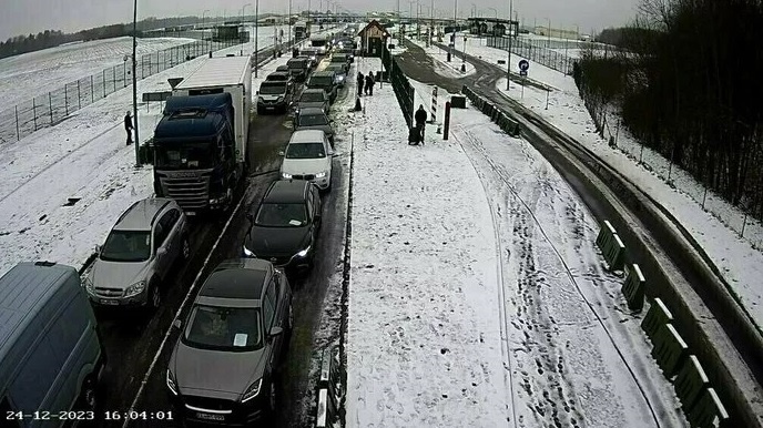 Elbląg, Zdjęcie z 24 grudnia z przejścia granicznego w Grzechotkach-Mamonowie II, które pochodzi z serwisu klops.ru