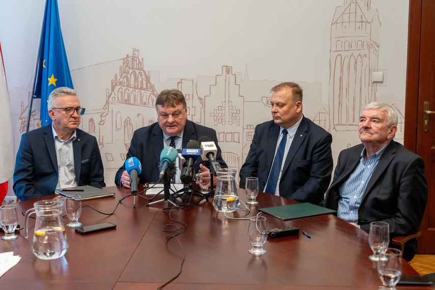 Elbląg, O cenach ciepła mówili na konferencji prasowej (od lewej): Janusz Nowak, Witold Wróblewski, Michał Missan, Henryk Wronkowski