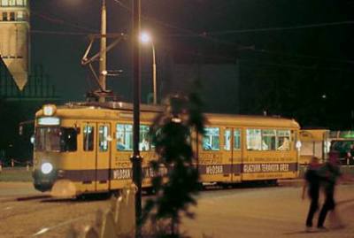 Elbląg, Młodzi PiS uważają, że reklamy na tramwajach i autobusach szpecą miasto