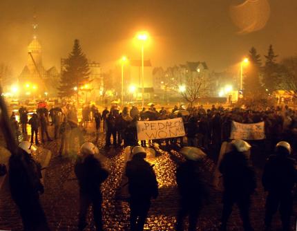 Elbląg, Plac Słowiański w niedzielny wieczór