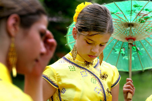 Podczas sobotniej kolacji charytatywnej „Za chińskim murem” zatańczą dziewczyny z gdańskiego teatru tańca SendraTari Damai (źródło: http://www.jmozdzer.com)
