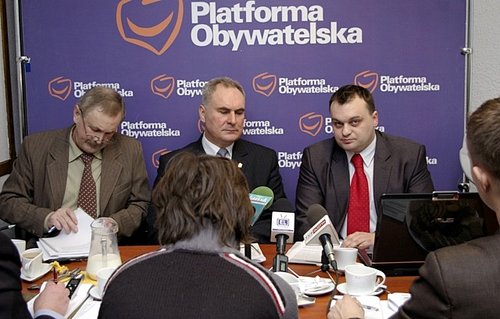 Elbląg, Konferencja prasowa radnych PO, od lewej: Ryszard Zgirski, Edward Stasiuk i Witold Strzelec