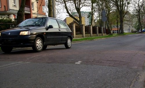 Elbląg, Zarząd Dróg wyjaśnia, że na ulicach, po których jeżdżą autobusy dopuszczalny jest jedynie montaż progów wyspowych Elbląg, Zarząd Dróg wyjaśnia, że na ulicach, po których jeżdżą autobusy dopuszczalny jest jedynie montaż progów wyspowych