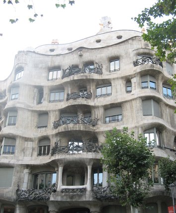 Elbląg, Barcelona śladami Gaudiego