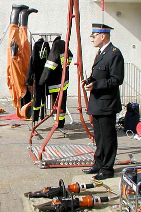 Elbląg, Krzysztof Grygo prezentuje nowy sprzęt strażacki