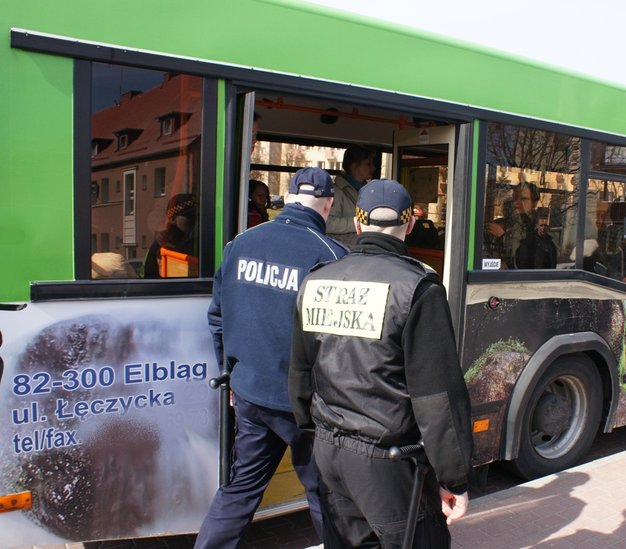 Elbląg, Policjantów można spotkać m.in. w środkach komunikacji miejskiej