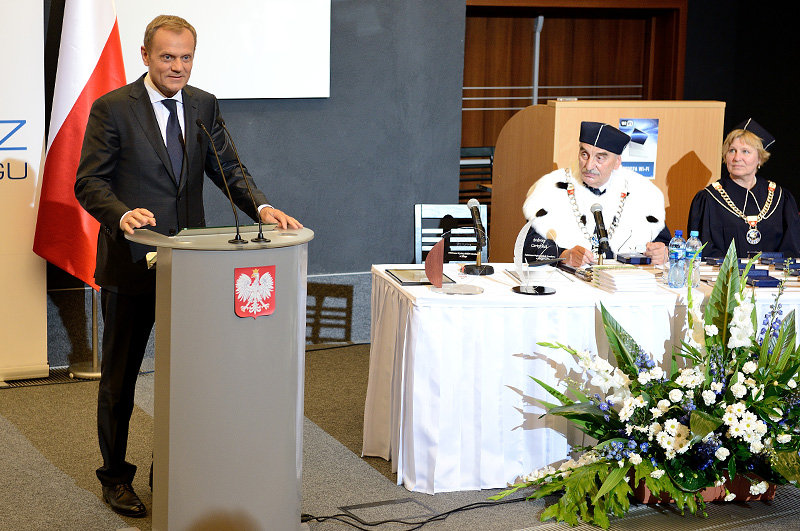 Elbląg, Donald Tusk był niespodziewanym gościem podczas jubileuszu 15-lecia PWSZ w Elblągu