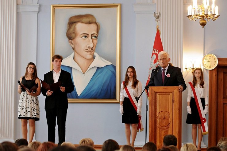Elbląg, - Należycie do tego wspaniałego pokolenia, od dziesięcioleci marzyliśmy, aby ono mogło narodzić się w Polsce - mówił Jerzy Buzek Elbląg, - Należycie do tego wspaniałego pokolenia, od dziesięcioleci marzyliśmy, aby ono mogło narodzić się w Polsce - mówił Jerzy Buzek