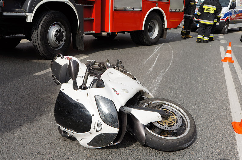 Elbląg, Wypadek: motocyklista uderzył w auto