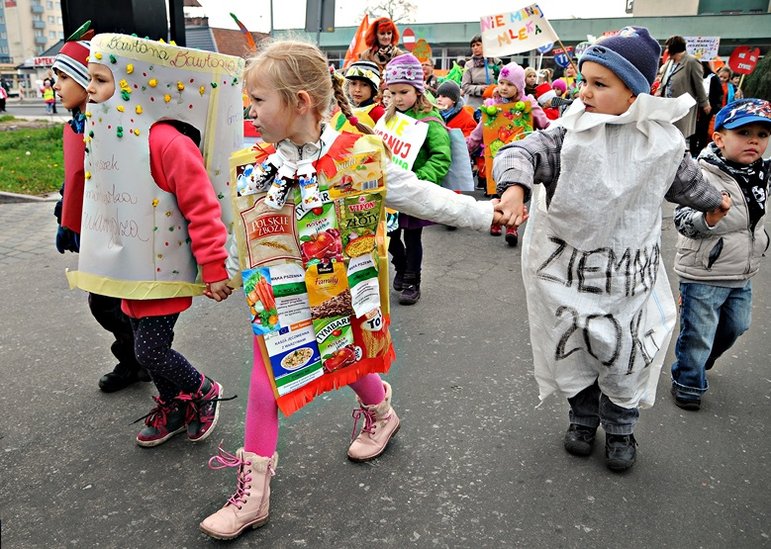 Elbląg, Kupujemy za dużo