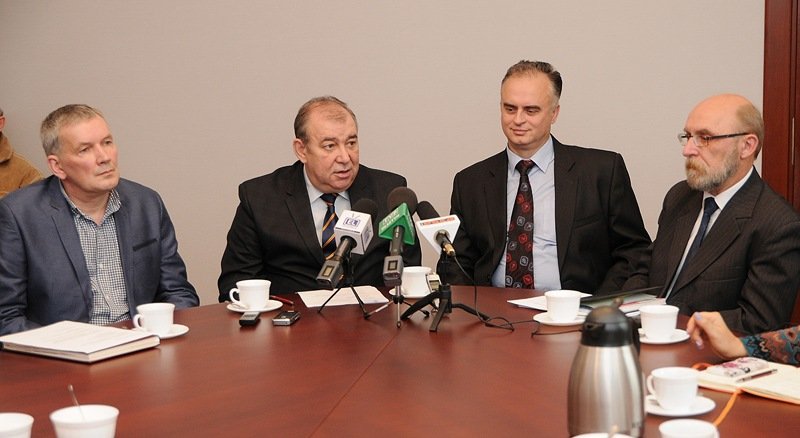 Elbląg, Dariusz Barton, prezydent Jerzy Wilk, wiceprezydent Marek Pruszak i Andrzej Budzelewski
