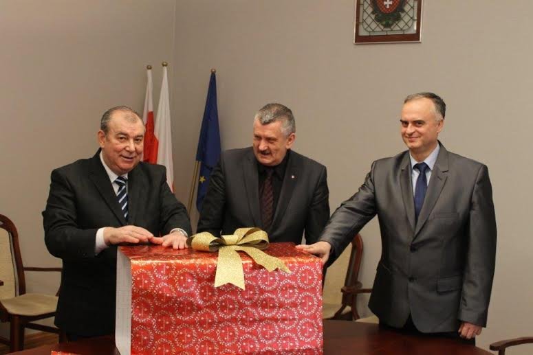 Elbląg, Jerzy Wilk, Janusz Hajdukowski oraz Marek Pruszak postanowili zrobić paczkę dla jednej z rodzin