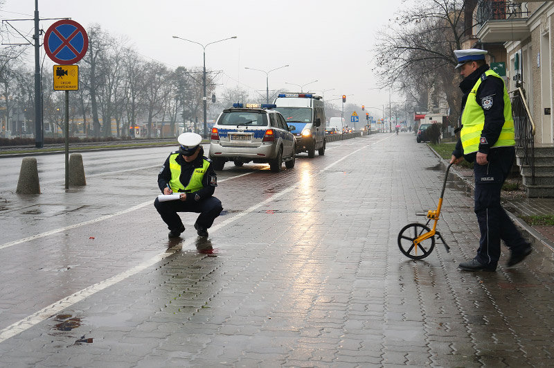 Elbląg, Grunwaldzka: rowerzysta potrącił pieszego Elbląg, Grunwaldzka: rowerzysta potrącił pieszego