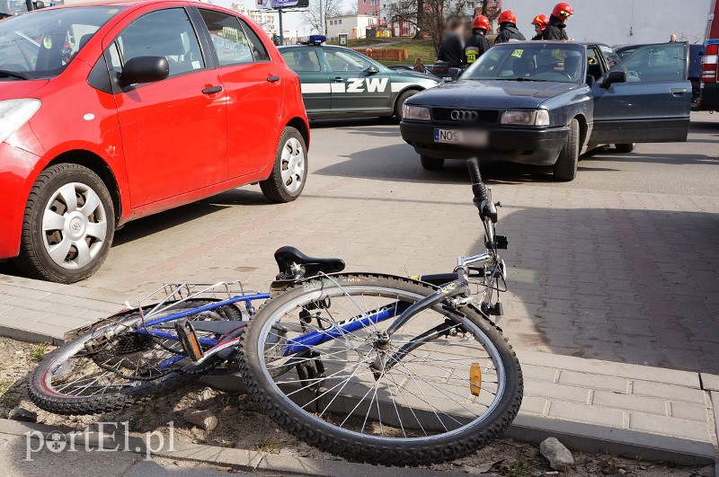 Elbląg, Odzieżowa: zderzenie rowerzysty z audi
