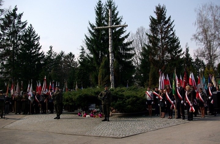 Elbląg, Krzyż Katyński jest symbolicznym miejscem, gdzie odbywa się większość uroczystości upamiętniających tragedie narodowe Polaków,