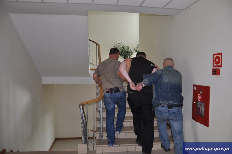 Elbląg, Bartłomiej L. został zatrzymany przez funkcjonariuszy CBŚ i olsztyńskich policjantów Elbląg, Bartłomiej L. został zatrzymany przez funkcjonariuszy CBŚ i olsztyńskich policjantów