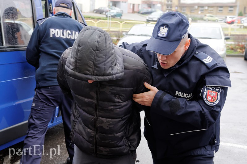 Elbląg, 31-letni Michał G. ps Gąsior usłyszał dziś w elbląskiej prokuraturze zarzuty rozboju oraz usiłowania zabójstwa