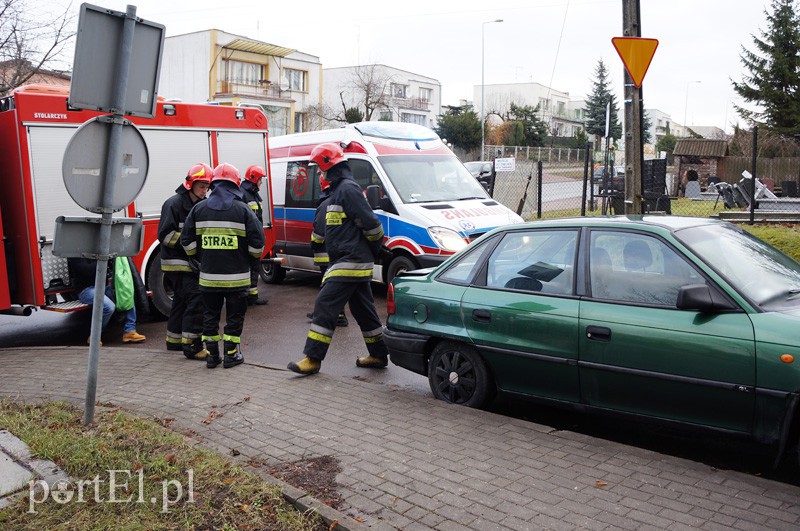 Elbląg, Zderzenie na Bema: karetka przyjechała aż z Młynar! Elbląg, Zderzenie na Bema: karetka przyjechała aż z Młynar!