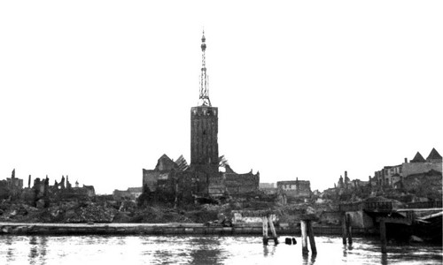 Elbląg, Elbląg w 1945 roku. Na zdjęciu ruiny Starego Miasta oraz sylwetka zniszczonej wieży kościoła św. Mikołaja,