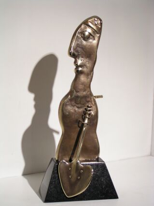 Elbląg, "Łopata Piekarczyka", rzeźba znanej gdańskiej artystki Marii Wojtiuk