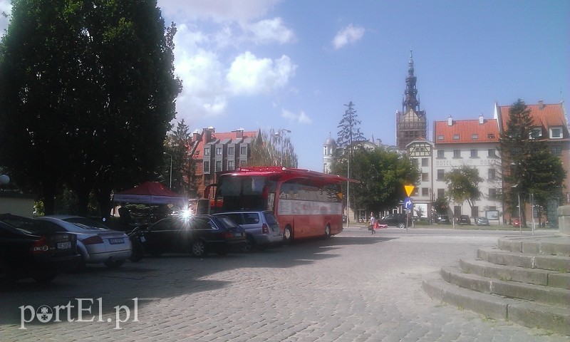 Elbląg, Ambulans stanie na placu Słowiańskim,