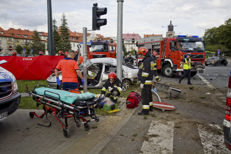 Elbląg, W wyniku wypadku zginęła jedna osoba, trzy w stanie ciężkim trafiły do szpitala