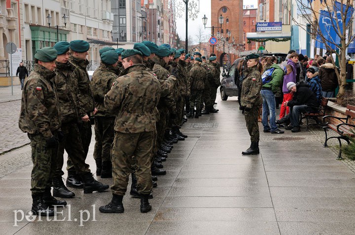 Elbląg, Kiedyś żołnierze asystowali wolontariuszom, 24. finał WOŚP będzie drugim bez mundurowych Elbląg, Kiedyś żołnierze asystowali wolontariuszom, 24. finał WOŚP będzie drugim bez mundurowych