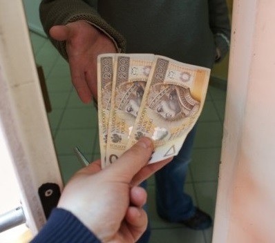 Elbląg, „Wnuczek” zaatakował w Elblągu. Kobieta straciła 30 tys. zł Elbląg, „Wnuczek” zaatakował w Elblągu. Kobieta straciła 30 tys. zł