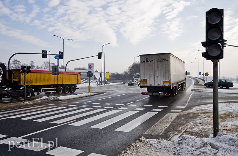 Elbląg, Sygnalizacja świetlna na tym skrzyżowaniu służy poprawie bezpieczeństwa