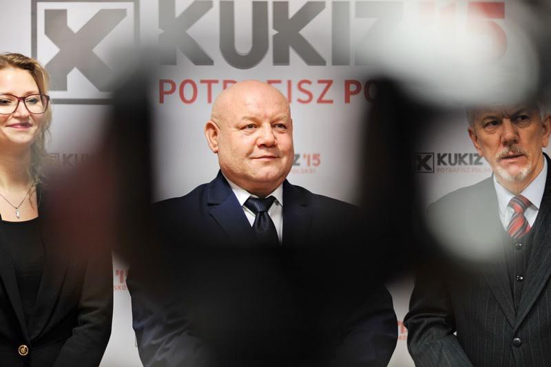Elbląg, Andrzej Kobylarz ( w środku) wierzy w to, że Polacy chętnie wypowiedzą się w kwestii imigrantów Elbląg, Andrzej Kobylarz ( w środku) wierzy w to, że Polacy chętnie wypowiedzą się w kwestii imigrantów