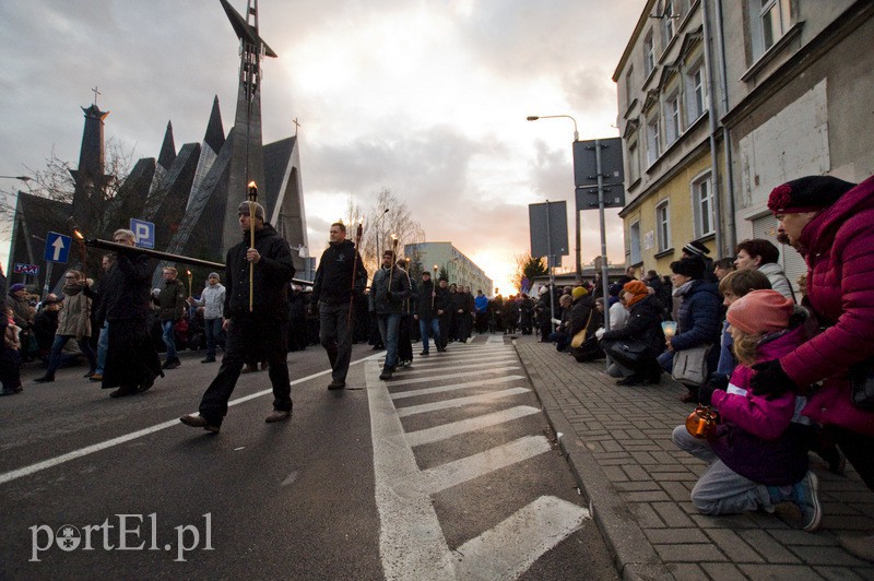 Elbląg, Droga krzyżowa ulicami miasta wpisała się już w atmosferę okresu wielkiego postu. Tak było w 2015 roku,