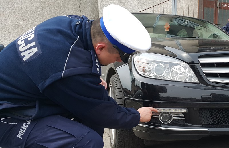 Elbląg, Policyjny poradnik kierowcy: Co warto wiedzieć o światłach LED