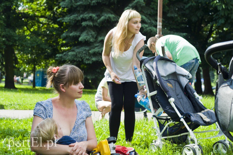 Elbląg, Mamy karmiły dzieci piersią w parku Planty