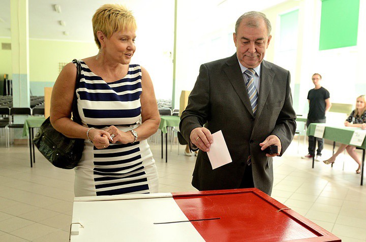 Elbląg, Poseł Jerzy Wilk z żoną podczas jednego z wyborczych głosowań
