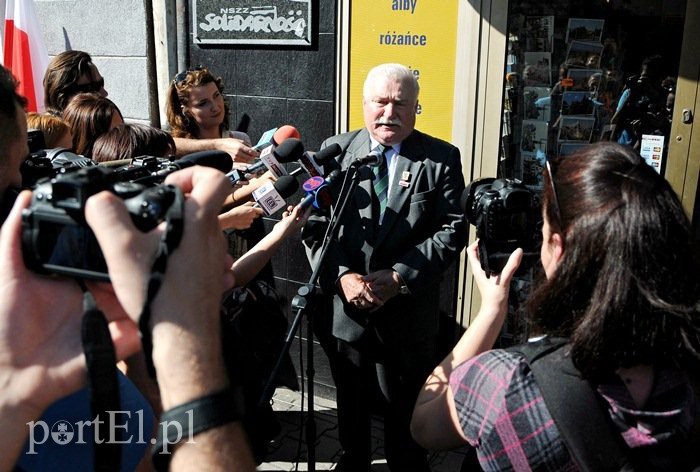 Elbląg, Lech Wałęsa w 2012 roku odsłonił  pamiątkową tablicę w miejscu pierwszej siedziby elbląskiej Solidarności przy ul. 1 Maja 35