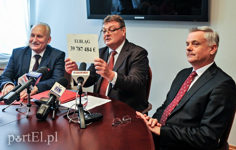Elbląg, Dzisiaj w ratuszu umowę w sprawie ZIT podpisali Gustaw Marek Brzezin i Witold Wróblewski Elbląg, Dzisiaj w ratuszu umowę w sprawie ZIT podpisali Gustaw Marek Brzezin i Witold Wróblewski