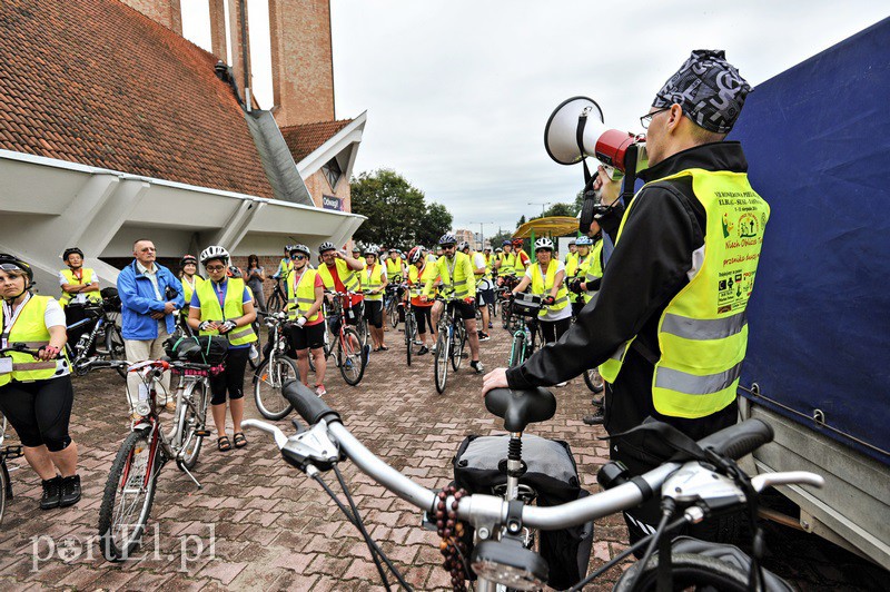 Elbląg, Pielgrzymi na rowerach wyruszyli dziś rano spod kościoła Bożego Miłosierdzia