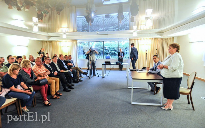Elbląg, W spotkaniu z parlamentarzystami PO wzięło udział kilkadziesiąt osób