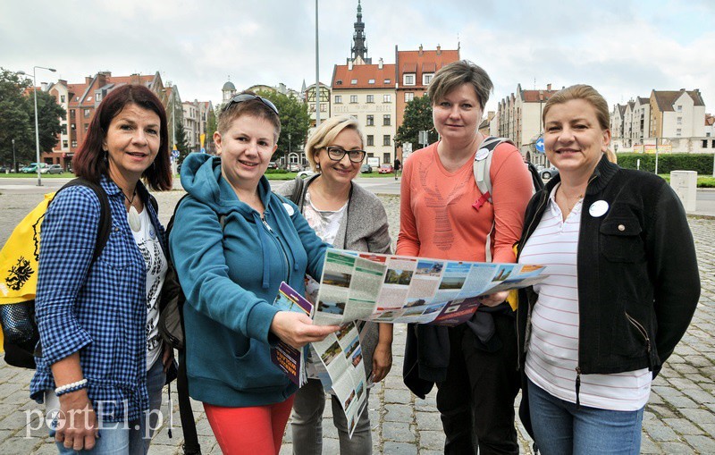 Elbląg, Dzisiaj uczestniczki OnkoRejsu wyruszyły pieszo z Elbląga do Kadyn. Swoją wyprawę zakończą w Braniewie