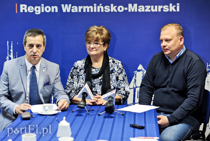 Elbląg, Senator Jerzy Wcisła i poseł Elżbieta Gelert (na zdj. z radnym Michałem Missanem) zapraszają mieszkańców na POniedziałkowe rozmowy