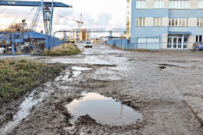 Elbląg, Droga wymaga remontu - tu wszyscy są zgodni, ale problemem jest brak pieniędzy Elbląg, Droga wymaga remontu - tu wszyscy są zgodni, ale problemem jest brak pieniędzy