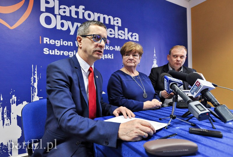 Elbląg, Politycy PO podczas kolejnej konferencji prasowej: Jerzy Wcisła, Elżbieta Gelert, Michał Missan