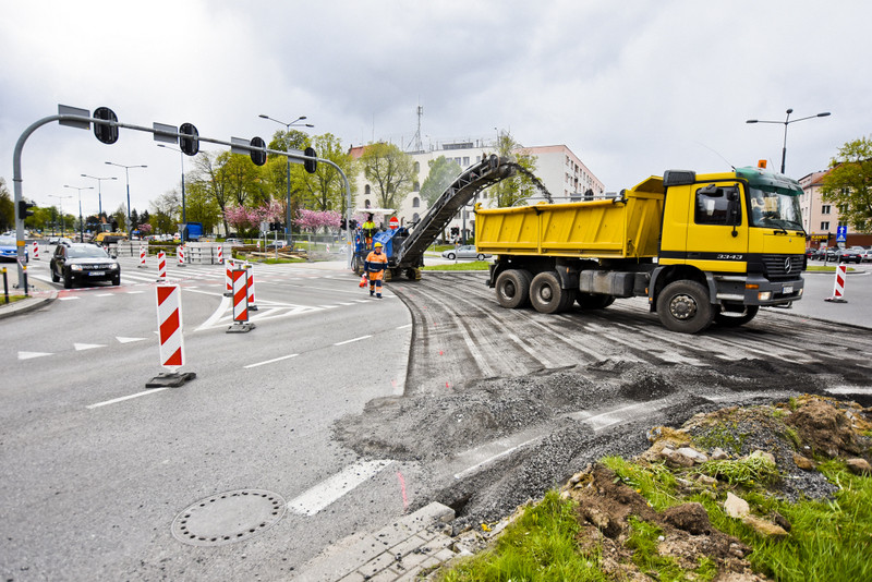 Elbląg, Dzisiaj wykonawca rozpoczął budowę torowiska na skrzyżowaniu Grota Roweckiego i 12 lutego Elbląg, Dzisiaj wykonawca rozpoczął budowę torowiska na skrzyżowaniu Grota Roweckiego i 12 lutego
