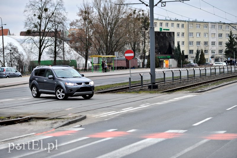 Elbląg, Ten przejazd wraz z przejściem dla pieszych i rowerzystów zniknie z ul. Dąbka