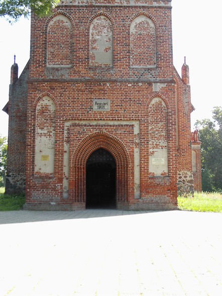 Elbląg, Portal kościoła w Przezmarku