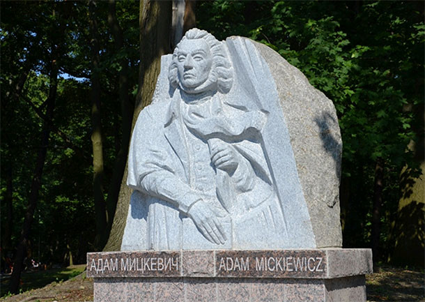 Elbląg, Pomnik Adama Mickiewicza w Zielonogradsku stanął kilka lat temu