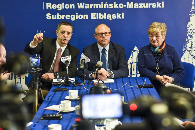 Elbląg, O ASF mówiono dzisiaj na konferencji parlametarzystów PO. Od lewej: Jerzy Wcisła, Jacek Protas i Elżbieta Gelert