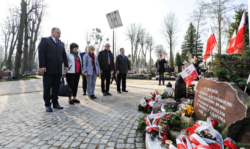 Elbląg, PO składa kwiaty oddzielnie